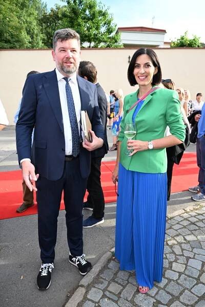 FOTO: Vysmátá Markéta Pekarová Adamová. – stránka 206