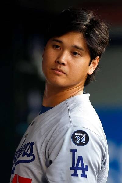 Shohei Ohtani #17 of the Los Angeles Dodgers