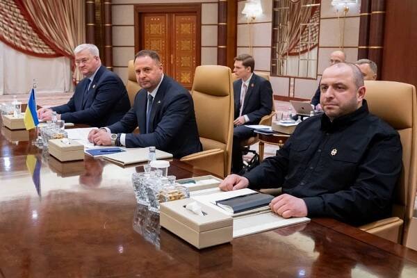 Ukrajina souhlasí s návrhem příměří, USA obnovují zpravodajskou i armádní pomoc