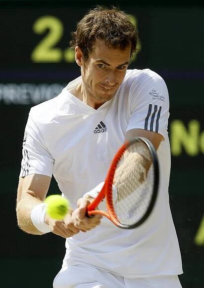 TENIS: Británie v extázi. Murray dobyl titul ve Wimbledonu, Djokovičovi nepovolil ani set