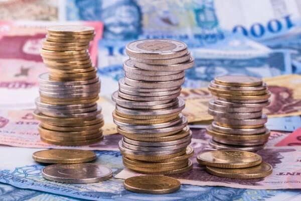 maďarská měna -forint, zblízka. v pozadí bankovky různých nominálních hodnot. - maďarský forint - stock snímky, obrázky a fotky