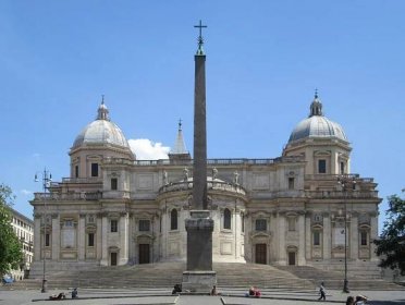 Südwestfassade der Basilika Santa Maria Maggiore in Rom mit Obelisk aus dem Mausoleum von Kaiser Augustus, ursprünglich stand er in �Ägypten