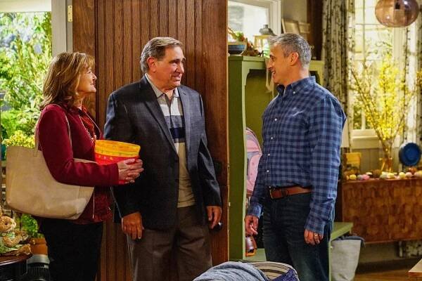 Man with a Plan - Out with the In-Laws - Z filmu - Nancy Lenehan, Dan Lauria, Matt LeBlanc