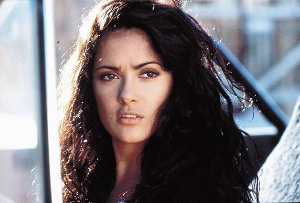 Jak vypadají hvězdy filmu Desperado 30 let od premiéry? Salma Hayek se před šedesátkou fotí v bikinách!