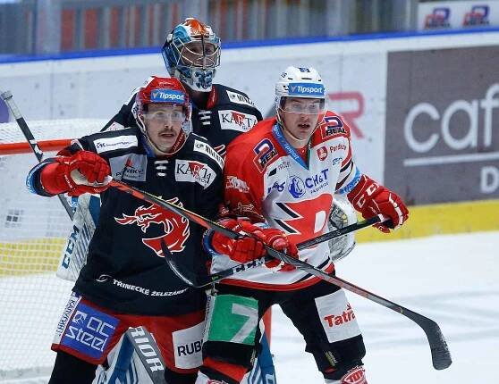 Hokejová extraliga: HC Dynamo Pardubice - HC Oceláři Třinec.