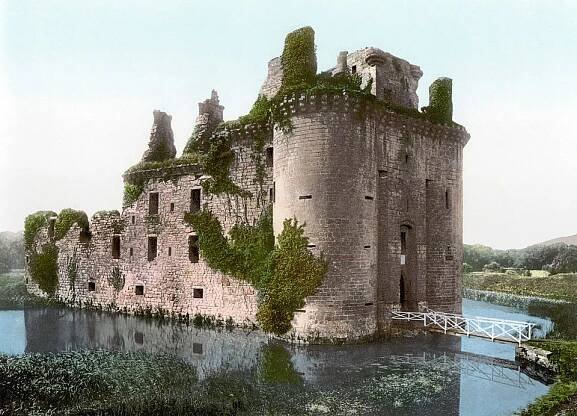 Caerlaverock Castle - Wikipedia