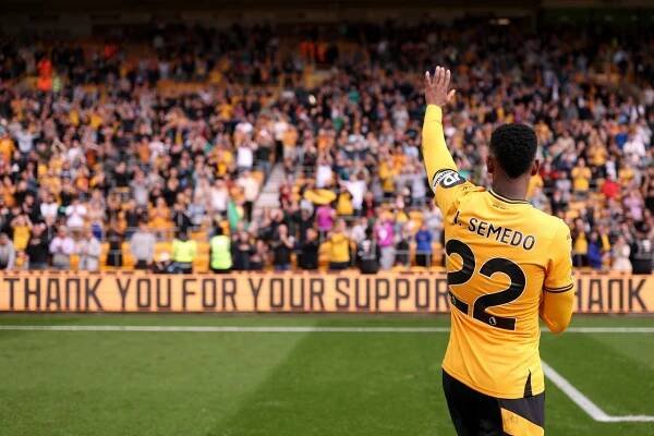 WOLVERHAMPTON, ENGLAND - MAY 25: Nelson Semedo of Wolverhampton Wanderers acknowledges the fans following the Premier League match between Wolverhampton Wanderers FC and Brentford FC at Molineux on May 25, 2025 in Wolverhampton, England. (Photo by Jack Thomas - WWFC/Wolves via Getty Images)