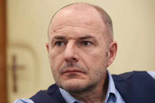 Počet infikovaných v Česku překročil čtyři tisíce, nakazil se i plzeňský hejtman