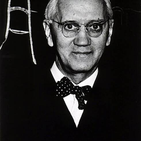 Alexander Fleming byl plísněmi posedlý, zkoumal svůj hlen i shnilé boty. Penicilinová plíseň se k němu dostala otevřeným