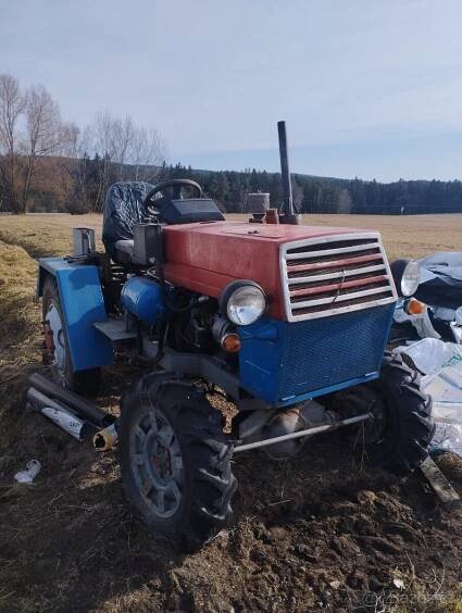 Prodám traktor 4 x 4 s vlekem - Český Krumlov