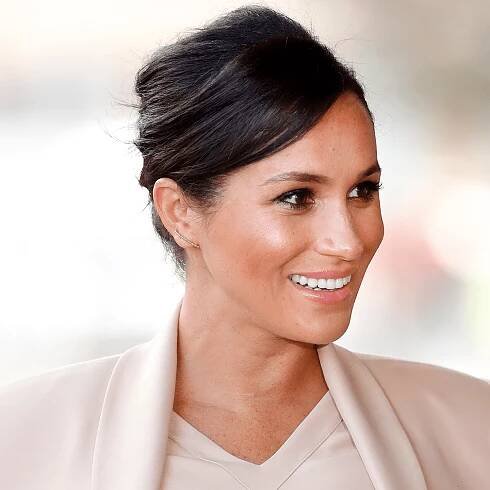 meghan markle wearing side swept bun