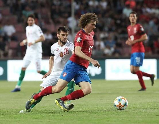 Kvalifikační zápas ME 2020 ve fotbale mezi Českem a Bulharskem na Letné. Vpředu Alex Král.
