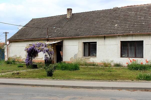 Soubor:Lesonice, small house.jpg – Wikipedie