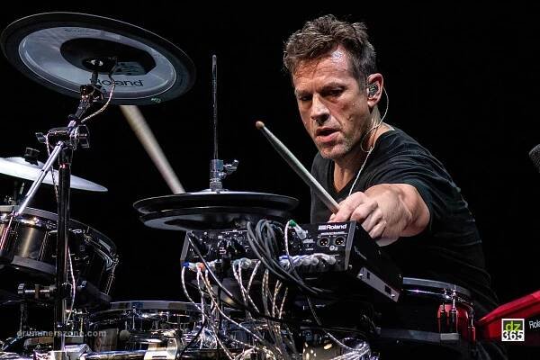 Drummerszone - Artist Directory