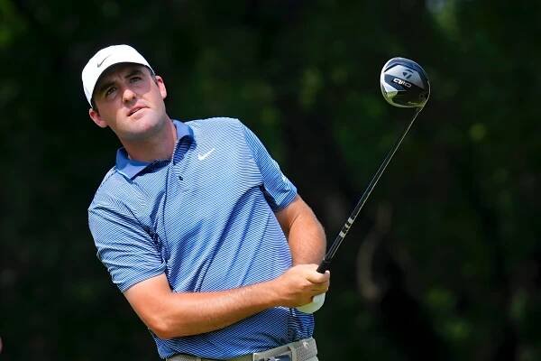 Světová jednička Scottie Scheffler rozjel Charles Schwab Challenge ve velkém stylu, vedení po 1. kole patří překvapivě Johnu Pakovi - Golf.cz