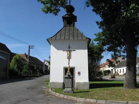 Kaplička na návsi