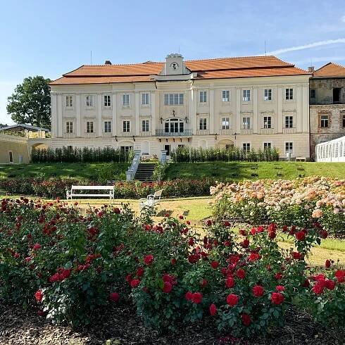 Pobyt na zámku Bystřice nad Úhlavou: až pro 8 osob