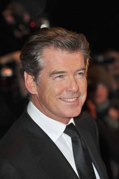 Pierce Brosnan looking dashing in 1996 Wallpaper