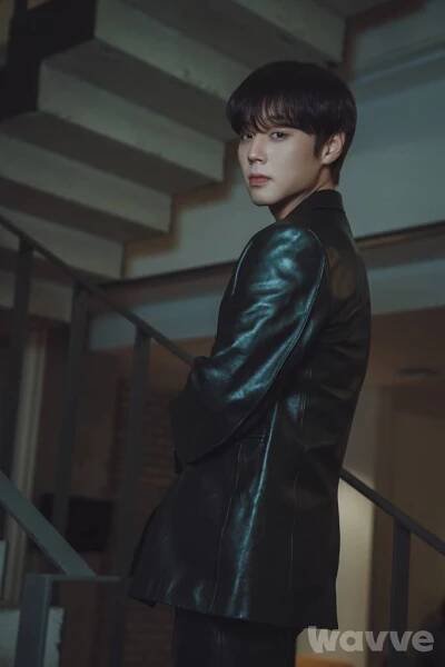 Park Jihoon během natáčení Weak Hero spotřeboval hodně ledu, protože se neváhal udeřit i při čtení scénáře - Asianstyle