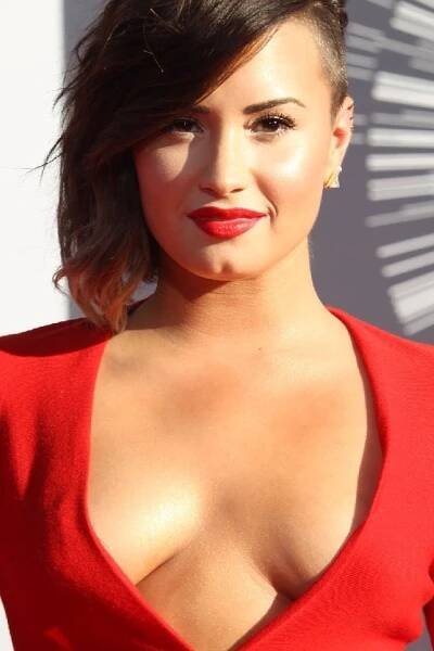 FOTO: Americká zpěvačka Demi Lovato. – stránka 139
