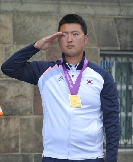 Kim Woo-jin (archer)