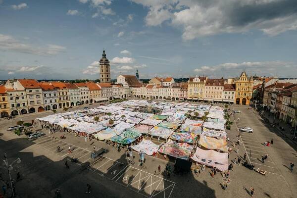FOTO: Náměstí v Českých Budějovicích pokryl obří obraz