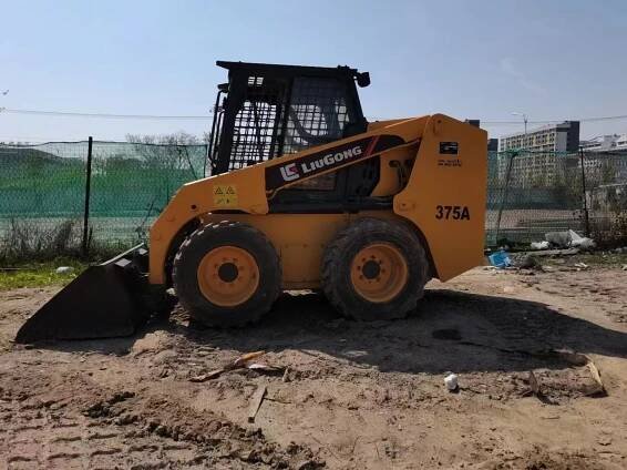 Smykový nakladač LIUGONG CLG375A: obrázek 1