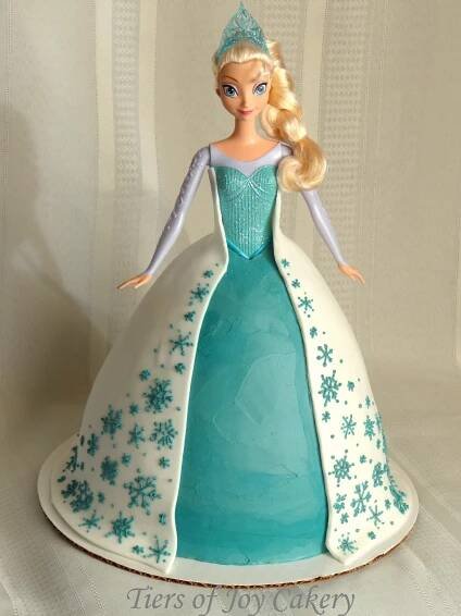 Disney "Frozen" Queen Elsa doll cake. | Elsa-kuchen, Eiskönigin geburtstagskuchen, Elsa frozen kuchen
