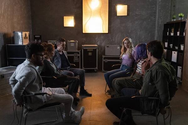 Runaways - Left-Hand Path - Z filmu - Kevin Weisman, Brigid Brannagh, James Marsters, Virginia Gardner