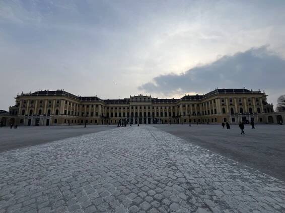Schönbrunn (Památka UNESCO) • Mapy.com