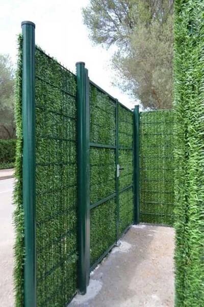 Ingenious Ways to Regain Privacy From Second Story Neighbors | Muros verdes artificiales, Muros verdes, Cercas de casas