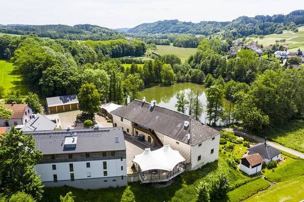 FOTO: Krásné prostředí Chateu Orlice vybízí k odpočinku. – stránka 26