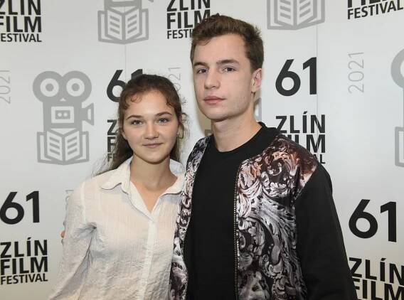 Roztomilá Kačenka z filmu Tady hlídám já už je dospělá: Vyrostla z ní krásná slečna, která jde z role do role