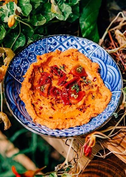 Sun-Dried Tomato Hummus | Well and Full | #vegan #recipe