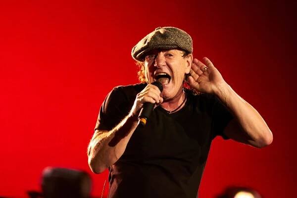 Den, kdy se narodil hlas AC/DC: Brian Johnson zastoupil mrtvého Bona Scotta díky slepému střevu - Expres FM
