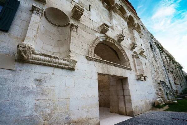 Brána a zdi v Diokleciánově paláci, Split Chorvatsko