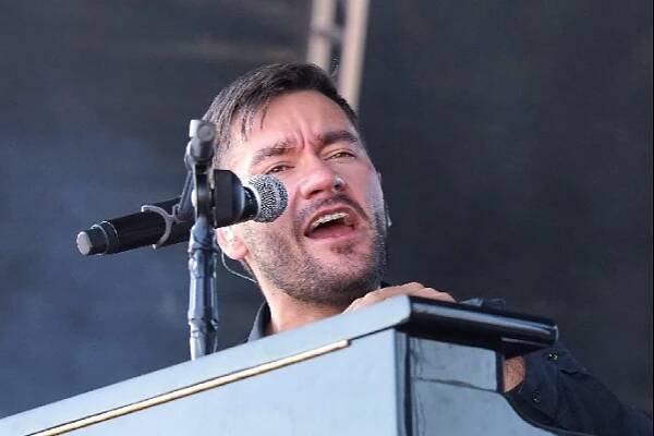 FOTO: Marek Ztracený se chystá na druhý koncert v Edenu. – stránka 290