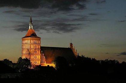 File:Olsztyn Katedra noc.jpg - Wikimedia Commons