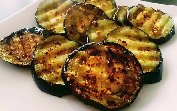 Recept: grilovaná cuketa se sezamovými semínky