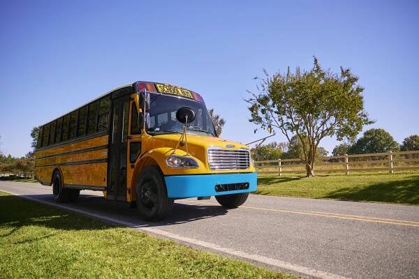 2. Generation batterieelektrischer Schulbusses Saf-T-Liner C2 Jouley von Thomas Built Buses /second generation battery-electric school bus Saf-T-Liner C2 Jouley by Thomas Built Buses
