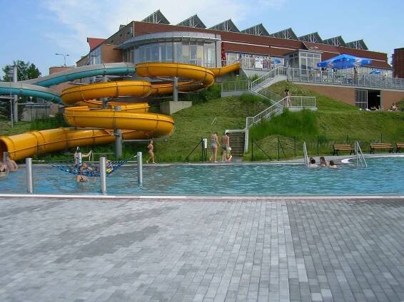 Plavecký bazén a venkovní aquapark - Služby města Jindřichův Hradec foto 4