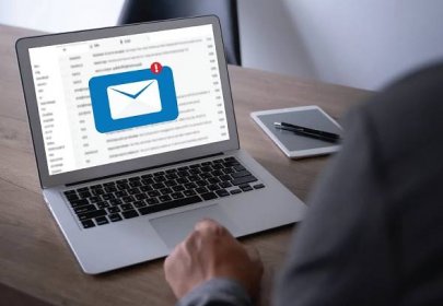 Jak zacházet s e-maily zaměstnanců, kteří již ve firmě nepracují?