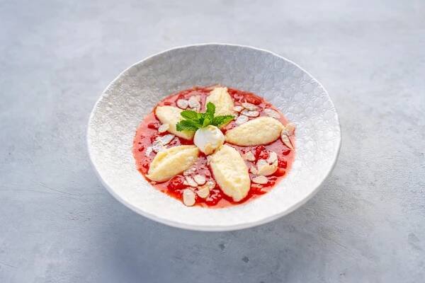 Tvarohové knedlíčky s jahodami jsou krásnou sladkou tečkou za naším speciálním menu z hub lišek.