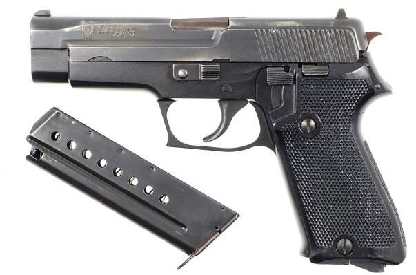 Historic_Investments_SIG_Sauer_P220_Earliest_Variation_Police_9mmP_G112527_I-1262_01
