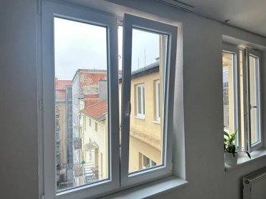 Často se tento mýtus o plastových oknech uvádí jako způsob úspory - Dřevostavitel.cz