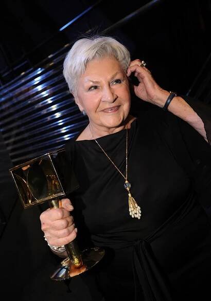 Říkali jí lvice. Kamila Moučková, hlasatelská hvězda Československé televize, slaví 90 let