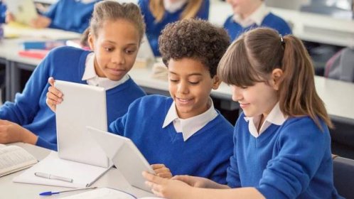Schools urged to teach children how to use AI from age of 11