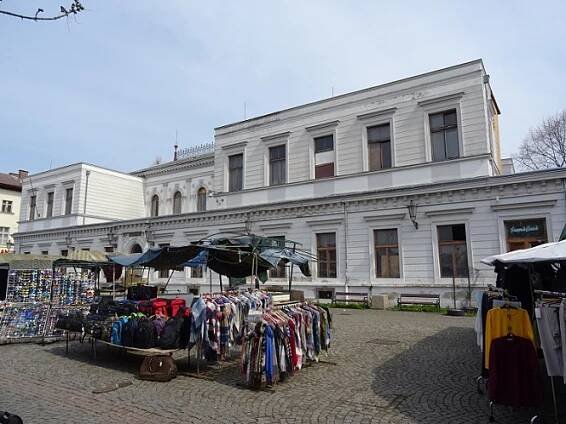 Kdysi vznosnou budovu Burzy v Pražské tržnici čeká nový život, bude tu velká restaurace