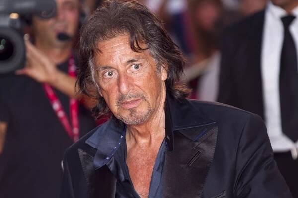 Al Pacino málem zemřel na covid. V 84 letech si užívá rodičovství a rekapituluje