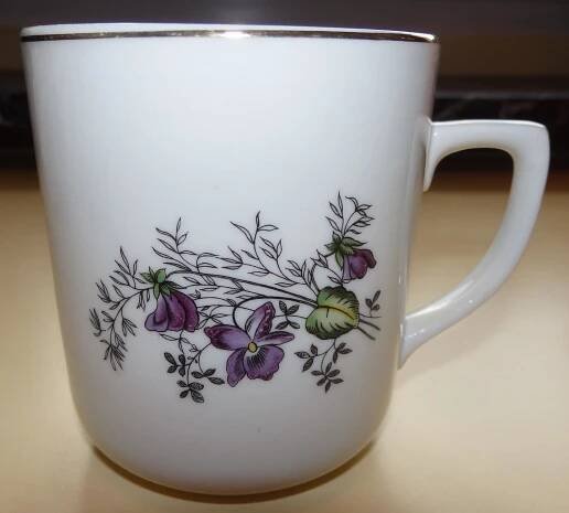 Hrneček  . ČESKÝ PORCELÁN , CZECHOSLOVAKIA. VADA. NAFOCENO. - Starožitnosti a umění